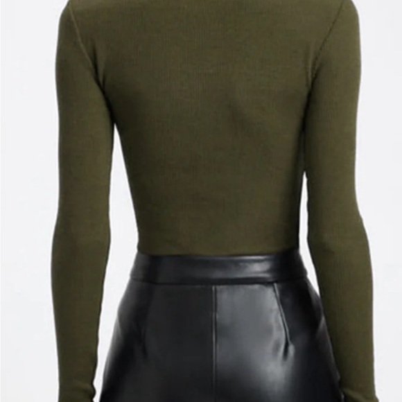 Diagonal Buttoned Key Hole Top - Picture 2 of 2